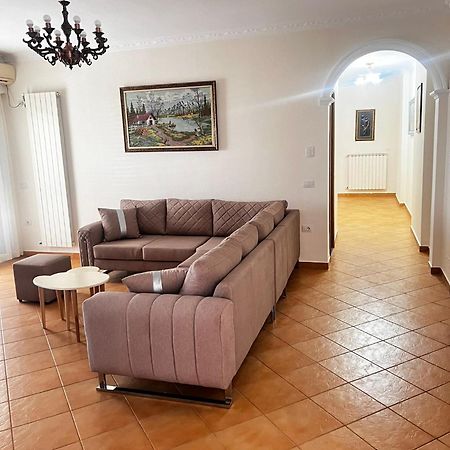 Lu Apartament Vlorë Buitenkant foto