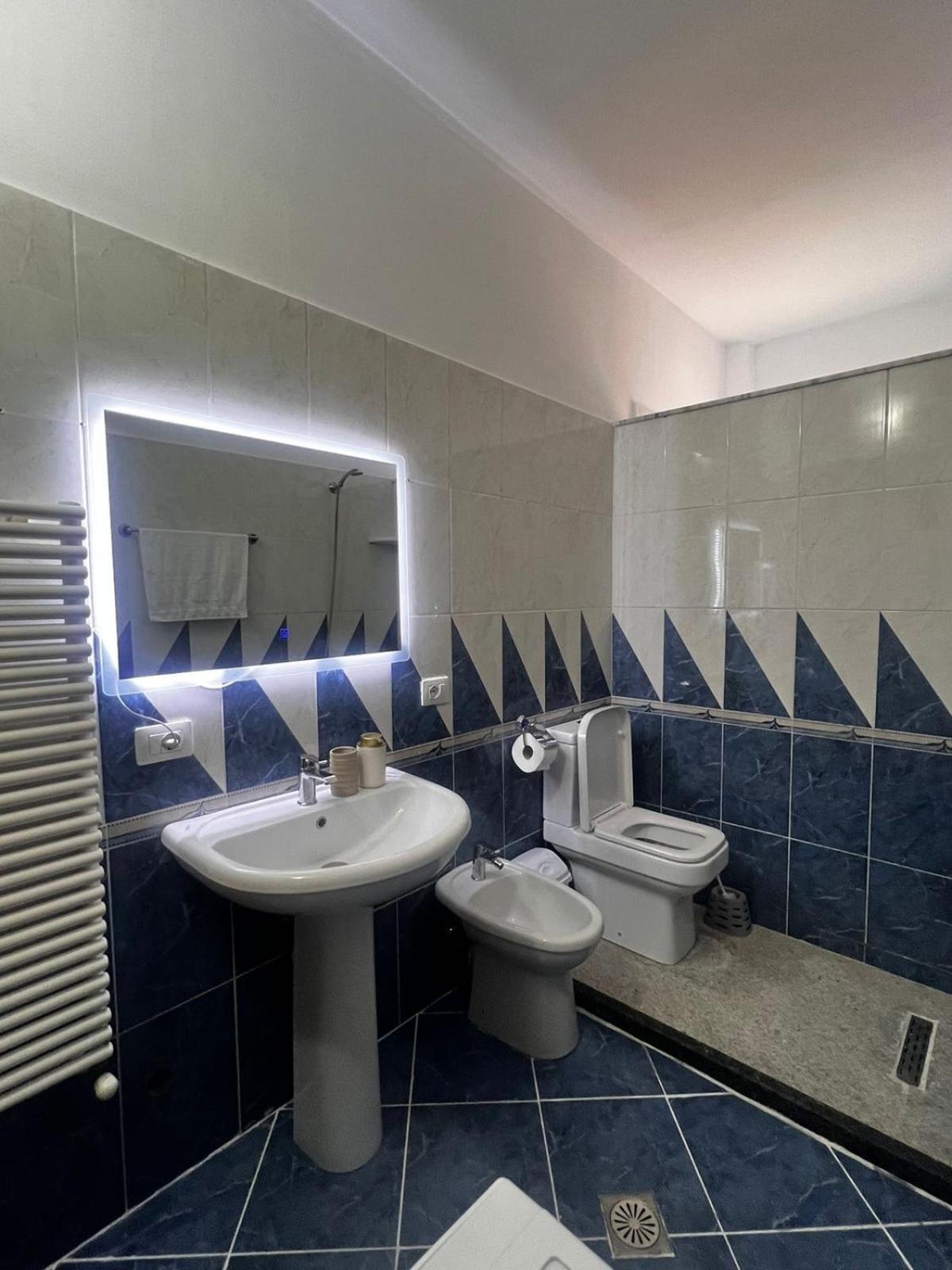 Lu Apartament Vlorë Buitenkant foto